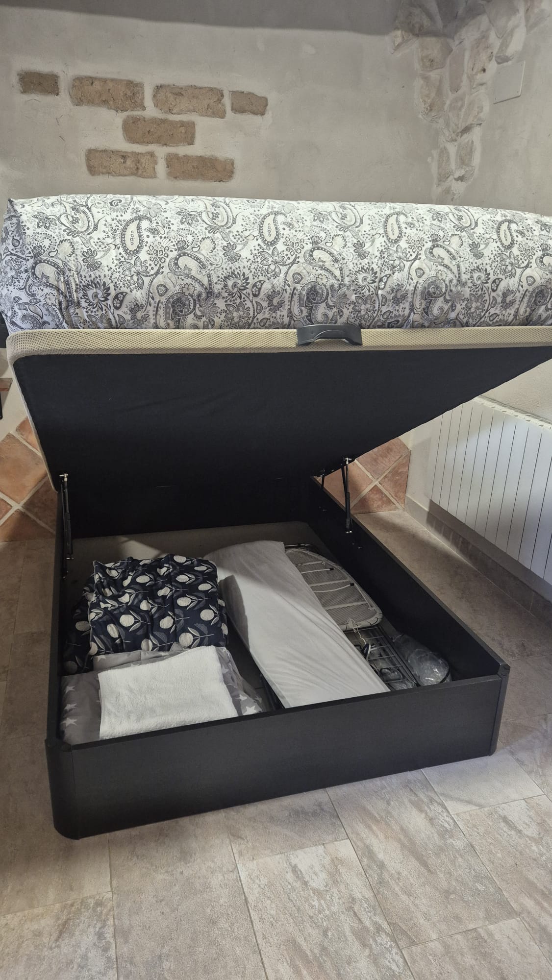 Canapé con ropa de cama